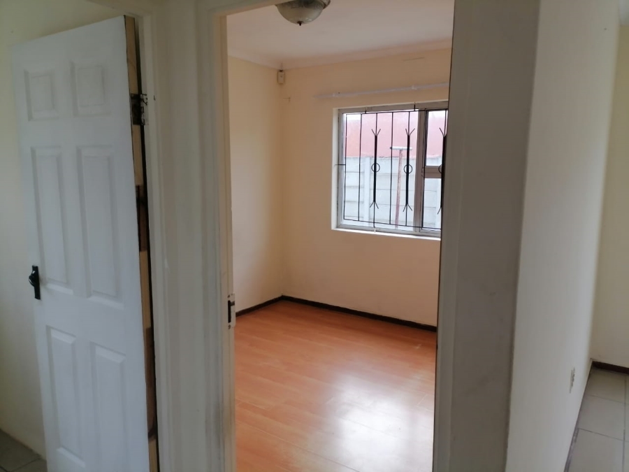 2 Bedroom Property for Sale in Llitha Park Western Cape